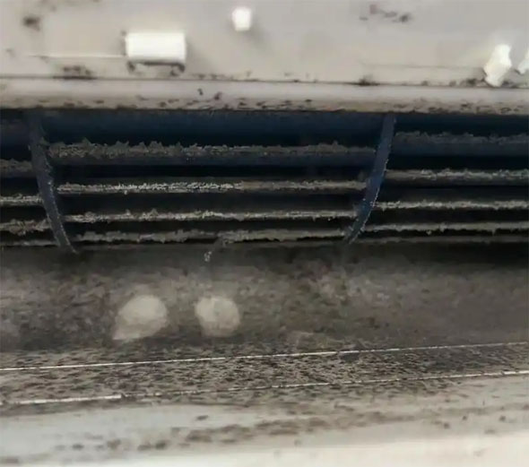 君山空调吹的风有股烧焦味是怎么回事